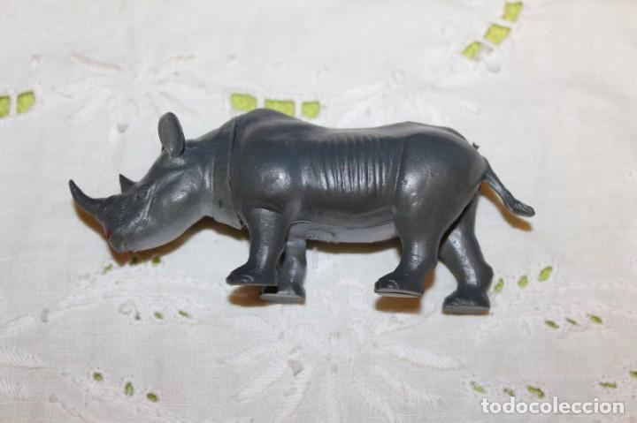 Figuras de goma y PVC: RINOCERONTE DE PLASTICO-GOMA - Foto 2