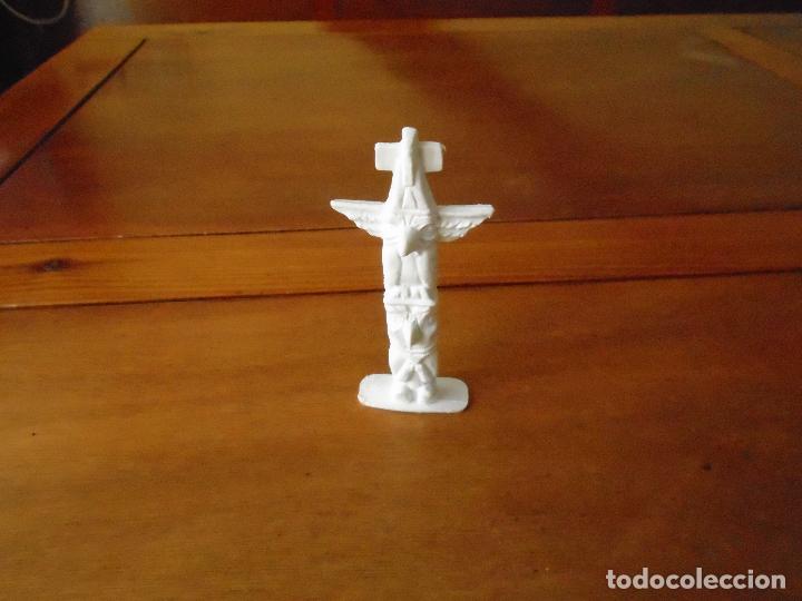 Figuras de goma y PVC: ANTIGUO T&Oacute;TEM INDIO DE PL&Aacute;STICO - Foto 2