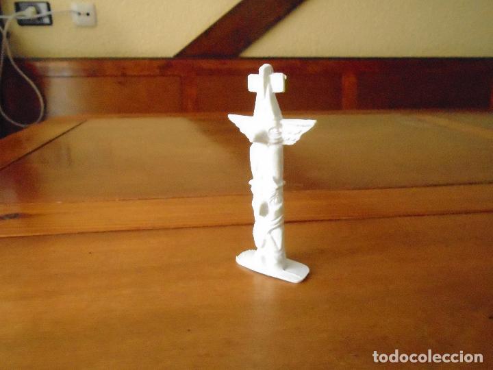 Figuras de goma y PVC: ANTIGUO T&Oacute;TEM INDIO DE PL&Aacute;STICO - Foto 3