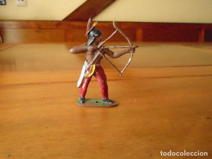Figuras de goma y PVC: ANTIGUO INDIO COMANSI CON ARCO Y FLECHAS - Foto 1