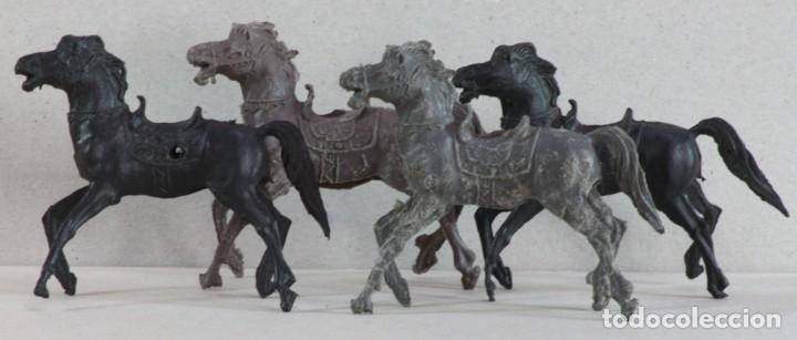 Figuras de goma y PVC: Caballos pl&aacute;stico - Foto 1