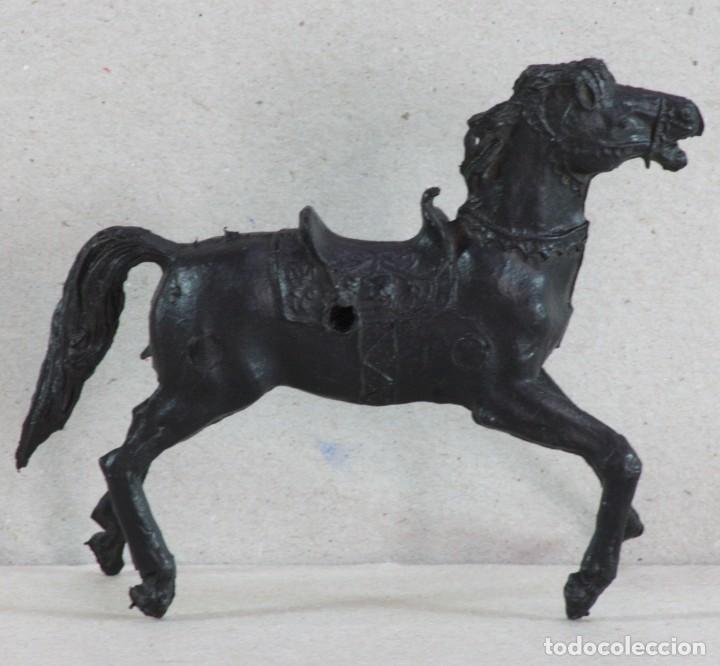 Figuras de goma y PVC: Caballos pl&aacute;stico - Foto 3