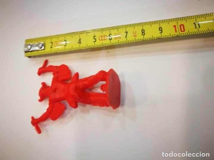 Figuras de goma y PVC: Comansi ? Indio de pl&aacute;stico rojo - Foto 3