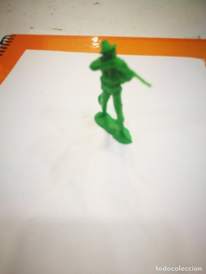 Figuras de goma y PVC: Comansi ? Vaquero de pl&aacute;stico verde - Foto 2