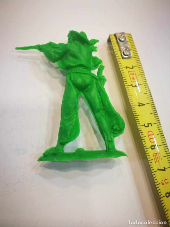 Figuras de goma y PVC: Comansi ? Vaquero de pl&aacute;stico verde - Foto 3