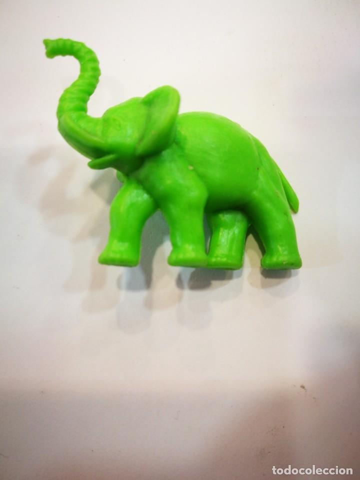 Figuras de goma y PVC: Dunkin Elefante de pl&aacute;stico verde - Foto 1