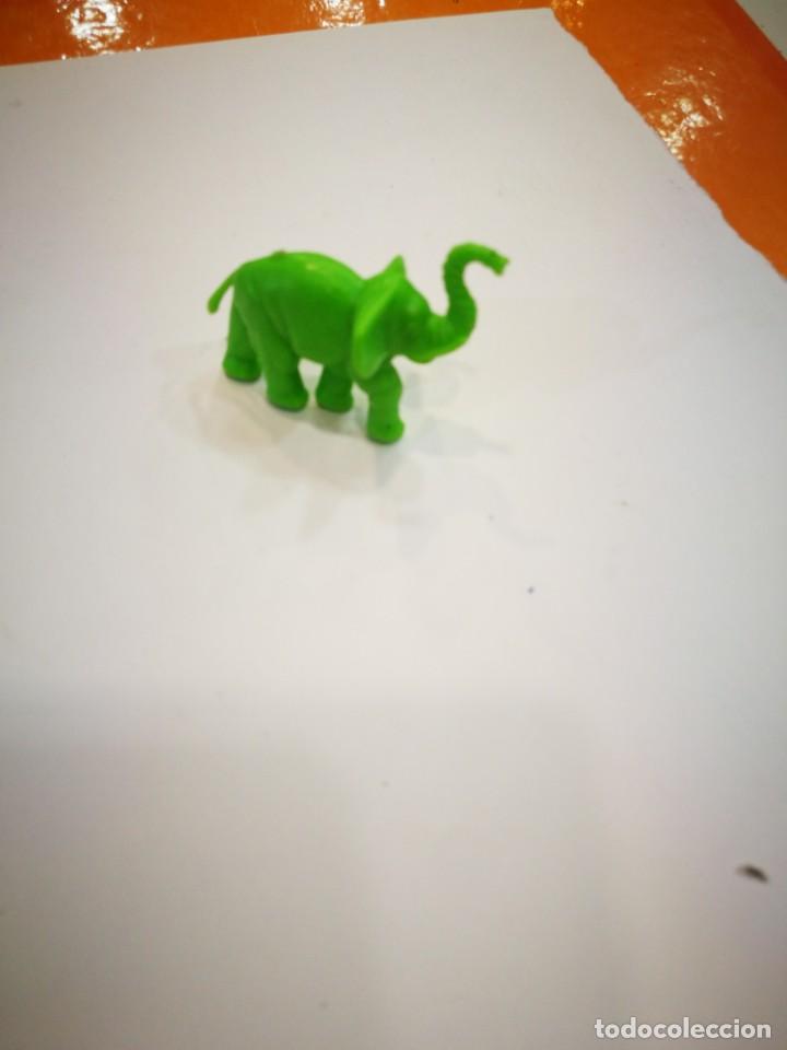 Figuras de goma y PVC: Dunkin Elefante de pl&aacute;stico verde - Foto 2