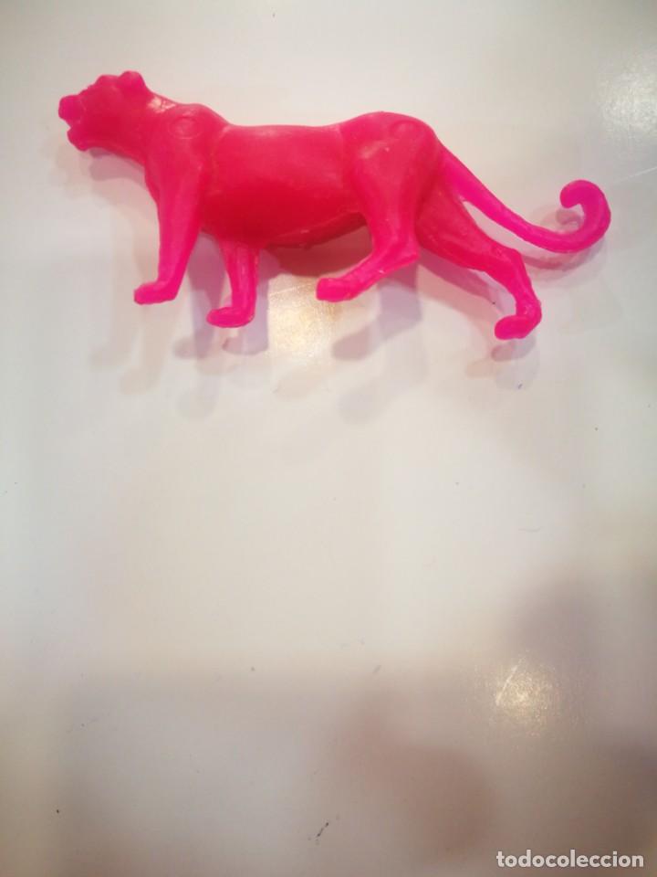 Figuras de goma y PVC: Dunkin Pantera de pl&aacute;stico rosa - Foto 1