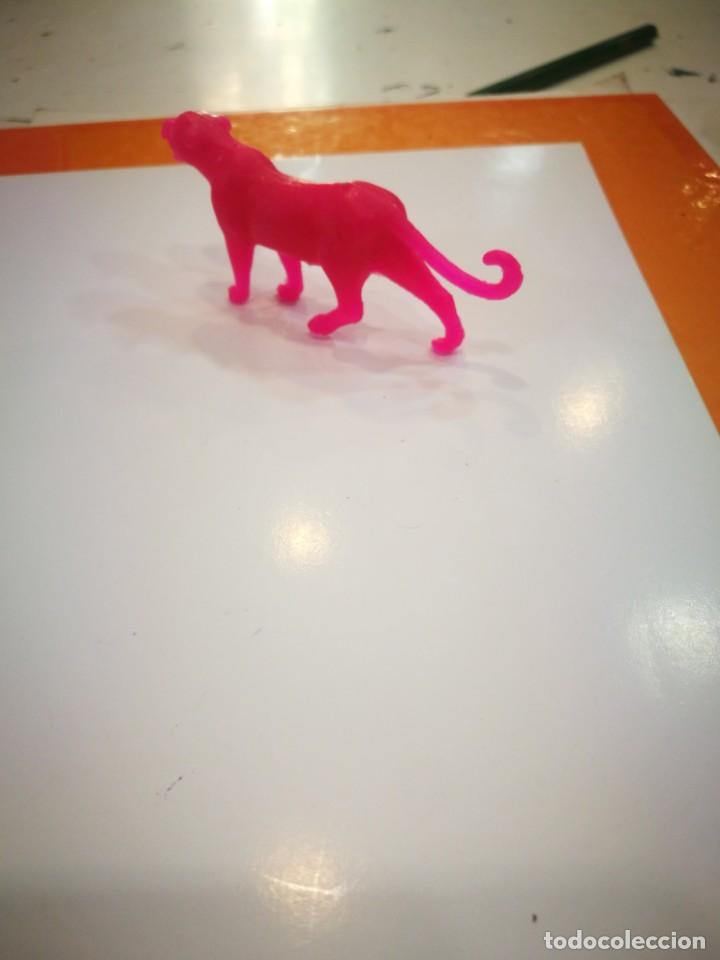 Figuras de goma y PVC: Dunkin Pantera de pl&aacute;stico rosa - Foto 2
