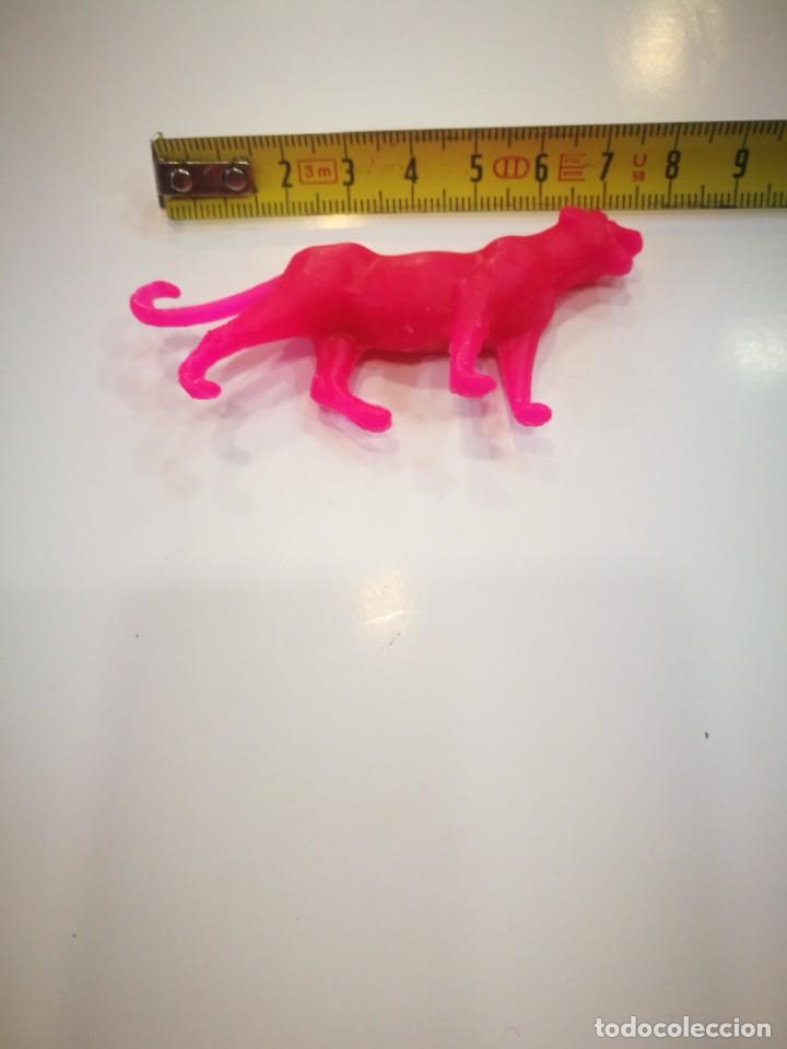Figuras de goma y PVC: Dunkin Pantera de pl&aacute;stico rosa - Foto 3