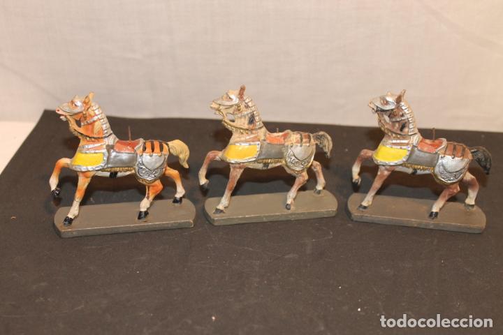 Figuras de goma y PVC: 3 CABALLOS DE PASTA DE MADERA - Foto 1