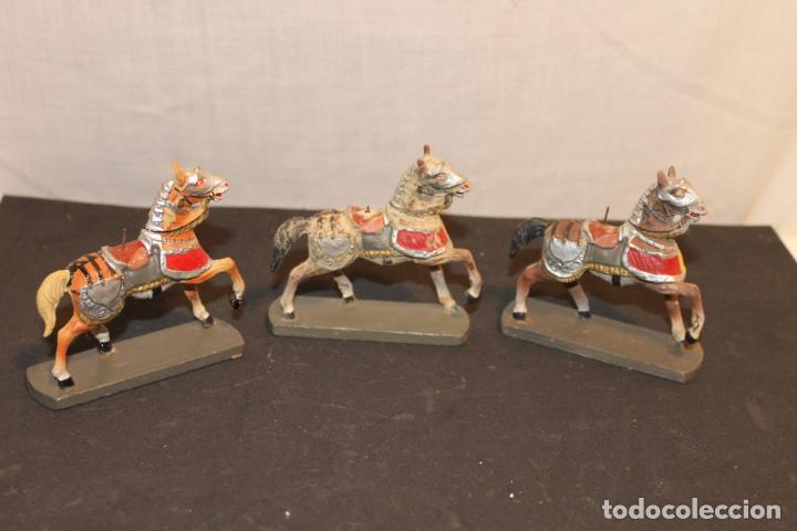 Figuras de goma y PVC: 3 CABALLOS DE PASTA DE MADERA - Foto 2