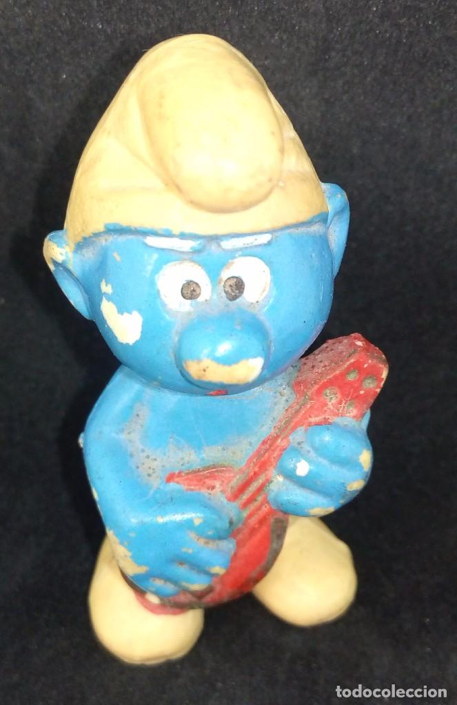 Figuras de Goma y PVC: PITUFO TOCANDO LA GUITARRA *** SIN MARCA PLASTICO PINTADO A MANO 7 CMS ALTO
