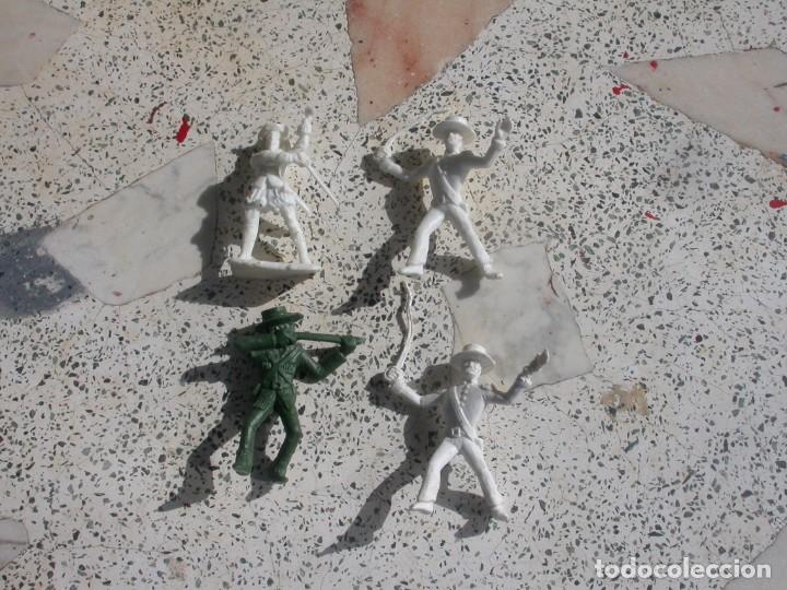 Figuras de goma y PVC: FIGURA DUNKIN - Foto 2