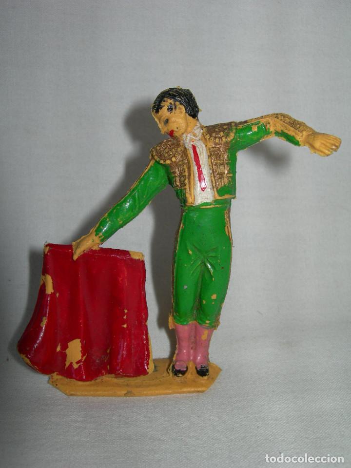 Figurines en Caoutchouc et PVC: MUY ANTIGUA FIGURA ORIGINAL DE TORERO CON EL CAPOTE - PODR&Iacute;A SER PECH, TEIXIDO, JECSAN O SIMILAR -