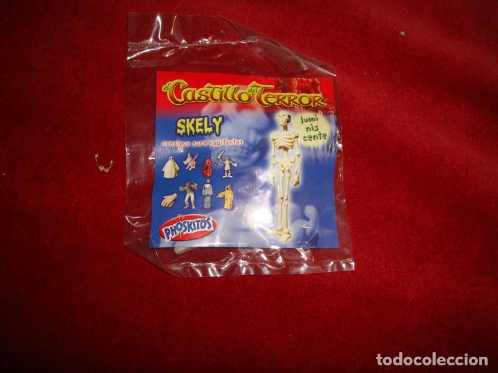Figuras de goma y PVC: CASTILLO DEL TERROR PHOSKITOS SKELY NUEVO SIN ABRIR