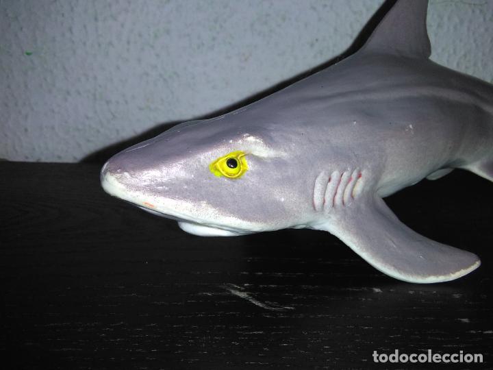 Figuras de goma y PVC: Mu&ntilde;eco figura tibur&oacute;n Ca2 - Foto 2