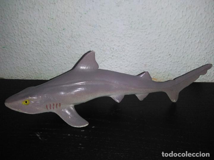 Figuras de goma y PVC: Mu&ntilde;eco figura tibur&oacute;n Ca2 - Foto 3