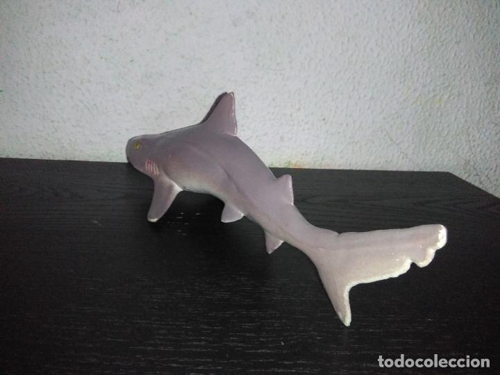 Figuras de goma y PVC: Mu&ntilde;eco figura tibur&oacute;n Ca2 - Foto 4