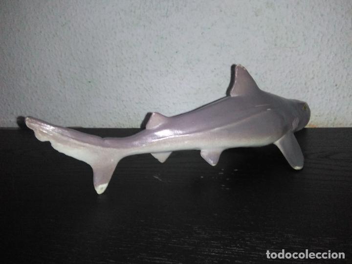 Figuras de goma y PVC: Mu&ntilde;eco figura tibur&oacute;n Ca2 - Foto 5