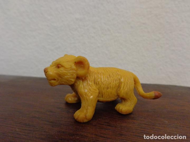 Figuras de goma y PVC: Figura Peque&ntilde;o Le&oacute;n Comansi - Foto 1