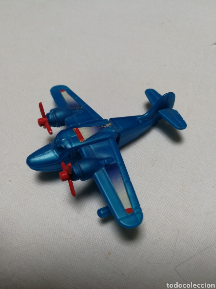 Figuras de goma Kinder: AVI&Oacute;N KINDER - Foto 1