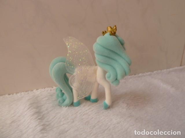 Figuras de goma y PVC: Caballo de terciopelo con alas. coleccionable - Foto 3
