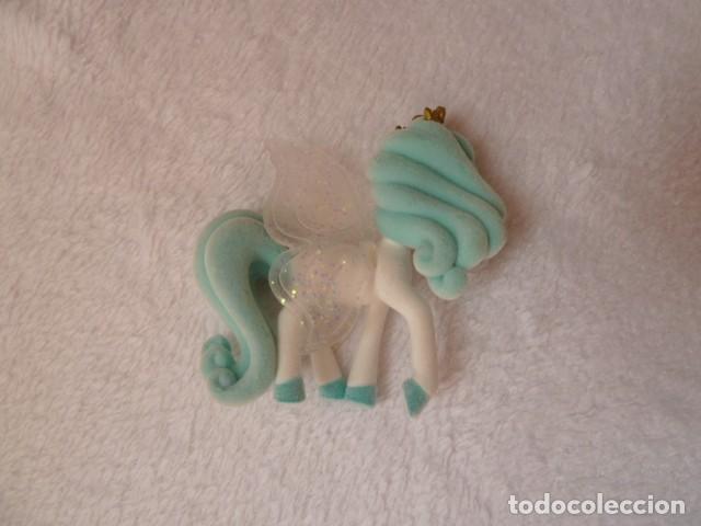 Figuras de goma y PVC: Caballo de terciopelo con alas. coleccionable - Foto 4