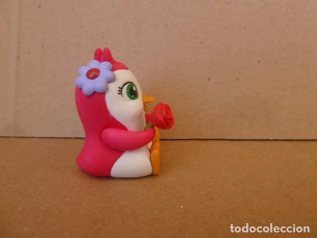Figuras de goma y PVC: Pinguino del arco iris. Magiki - Foto 3