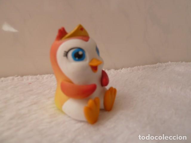 Figuras de goma y PVC: Pinguino del arco iris. Magiki - Foto 2