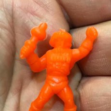 Figuras de Goma y PVC: DUNKIN - FIGURA MAN AT ARMS NARANJA PHOSKITOS SERIE HE-MAN MASTERS DEL UNIVERSO MOTU - MATTEL 1985. Lote 203829022