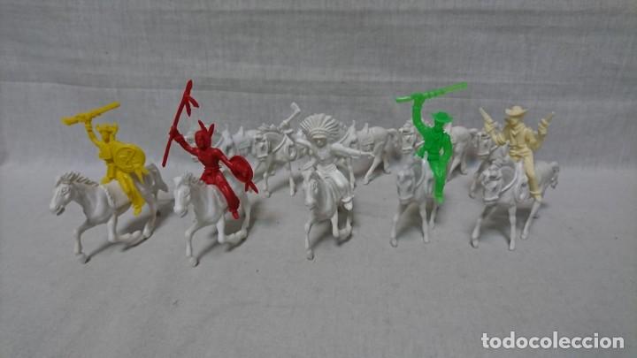 Figuras de goma y PVC: LOTE INDIOS Y VAQUEROS PL&Aacute;STICO TIPO COMANSI - Foto 1