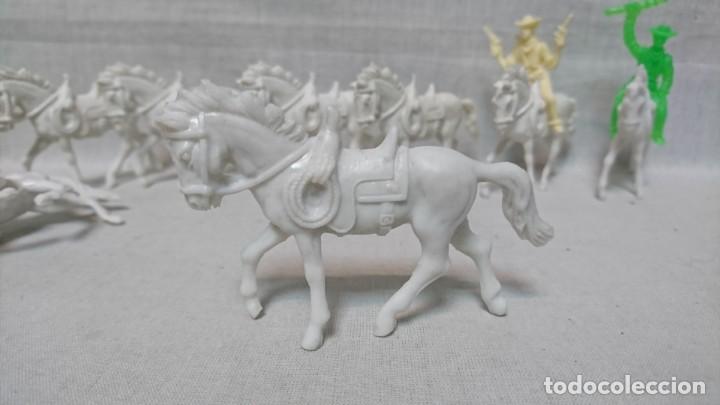 Figuras de goma y PVC: LOTE INDIOS Y VAQUEROS PL&Aacute;STICO TIPO COMANSI - Foto 5