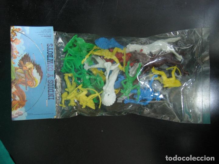 Figuras de goma y PVC: Blister de indios y Cawboys de Gomarsa - Foto 2