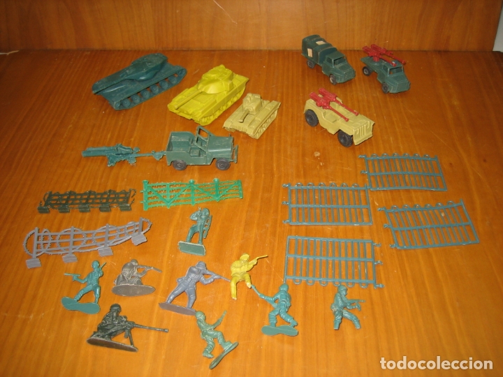 Figuras de goma y PVC: Lote de tanques a&ntilde;os 70 o 80