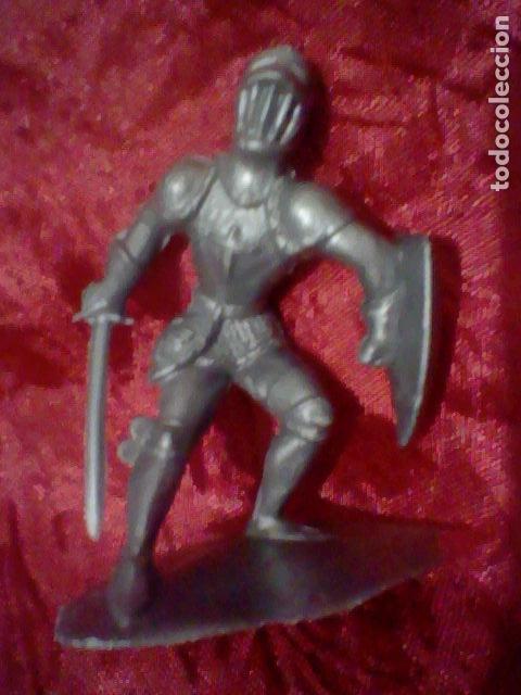 Gummi- und PVC-Figuren: SOLDADO MEDIEVAL CRUZADO COLONIAS ARMADURA ESPA&Ntilde;A ESCUDO ESPA&Ntilde;A PLASTICO PLATEADO W GERMANY AGACHADO