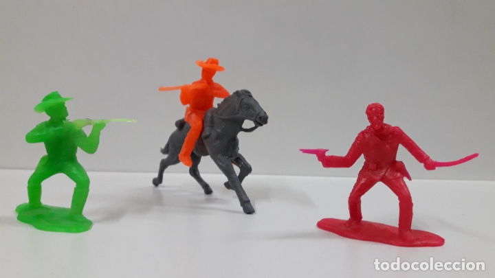 Figuras de goma y PVC: FIGURAS CON MOLDE REAMSA . EN PLASTICO MONOCOLOR - Foto 1