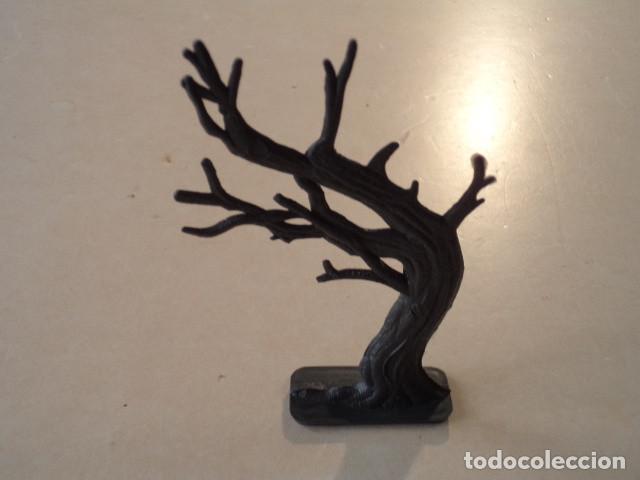 Figuras de goma y PVC: &Aacute;RBOL DE PL&Aacute;STICO GRIS COMANSI - Foto 1