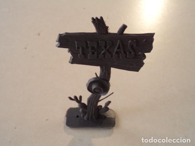 Figuras de goma y PVC: LETRERO DE PL&Aacute;STICO TEXAS COMANSI - Foto 1