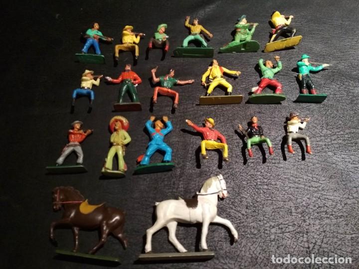 Figuras de goma y PVC: Lote vaqueros - Starlux - Foto 1