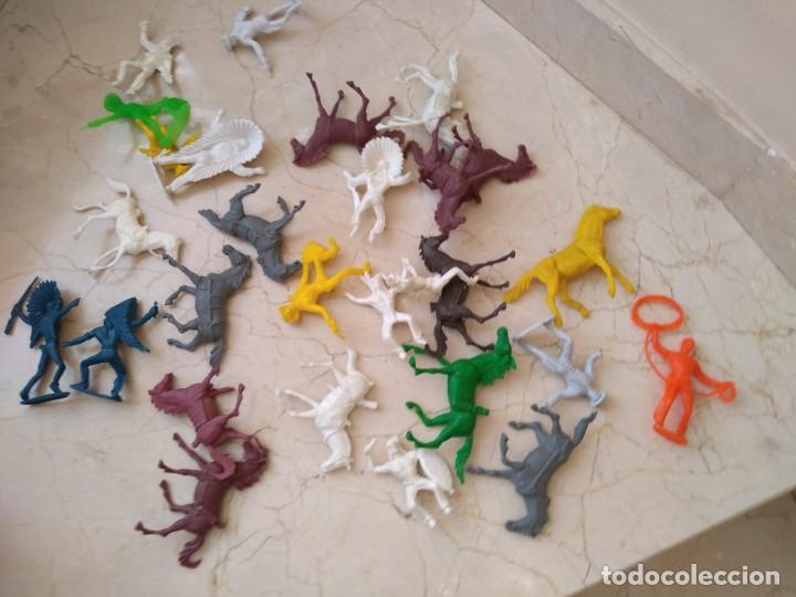 Figuras de goma y PVC: Lote de figuras Comansi Oeste - Foto 1