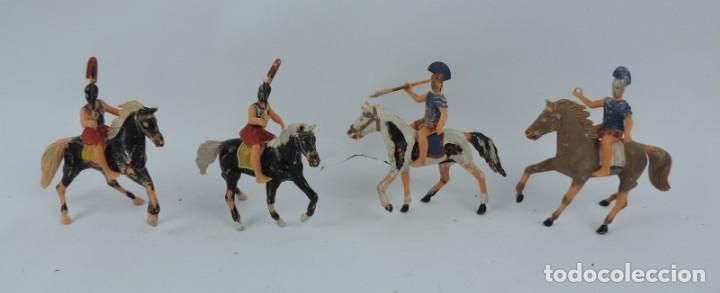 Figuras de Borracha e PVC: CUATRO CABALLOS Y CENTURIONES, LEGION ROMANA, POSIBLEMENTE REAMSA O JECSAN, EN PLASTICO.