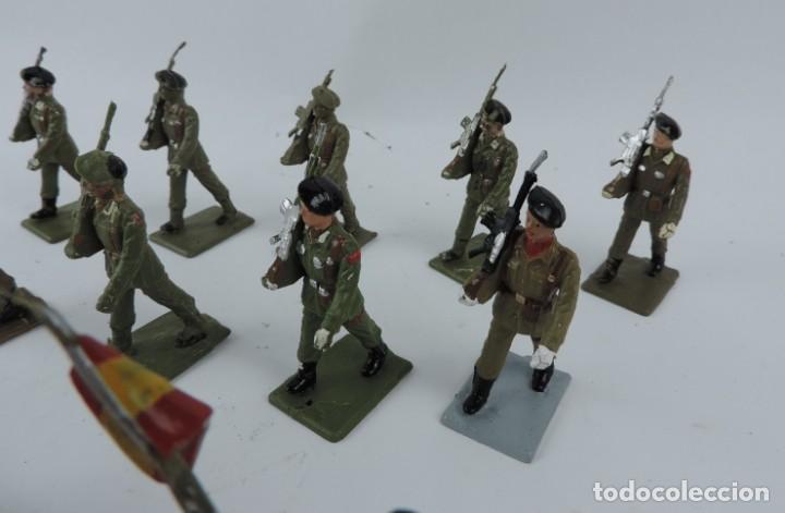 Figuras de Goma y PVC: 12 SOLDADOS Batallon de paracaidistas españoles desfilando De Reamsa, GOMARSA, SOLDIS 70. REALIZADOS - Foto 3 - 170660260