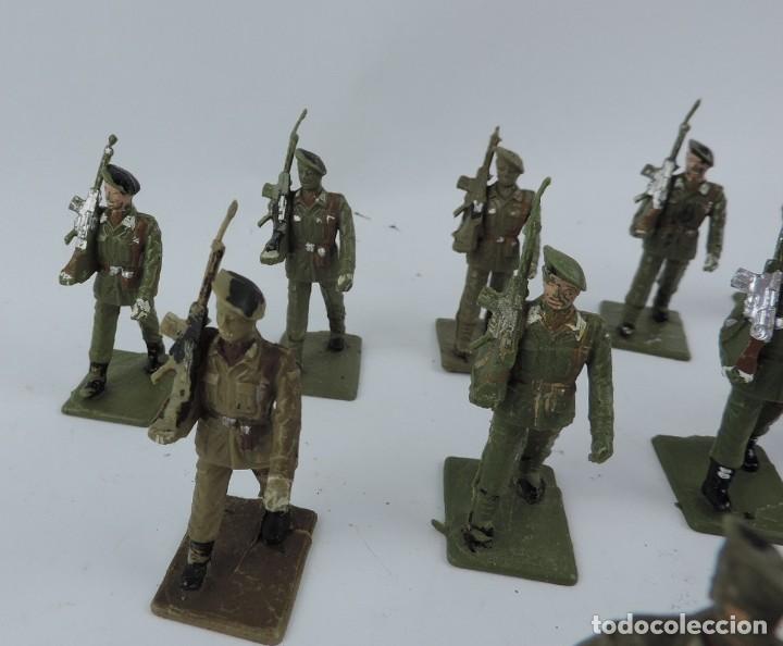 Figuras de Goma y PVC: 12 SOLDADOS Batallon de paracaidistas españoles desfilando De Reamsa, GOMARSA, SOLDIS 70. REALIZADOS - Foto 4 - 170660260