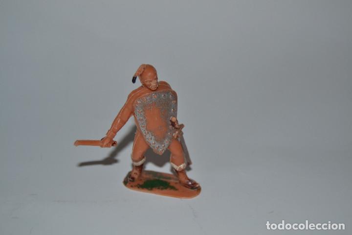 Figuras de goma y PVC: GUERRERO DE GOMA - Foto 1