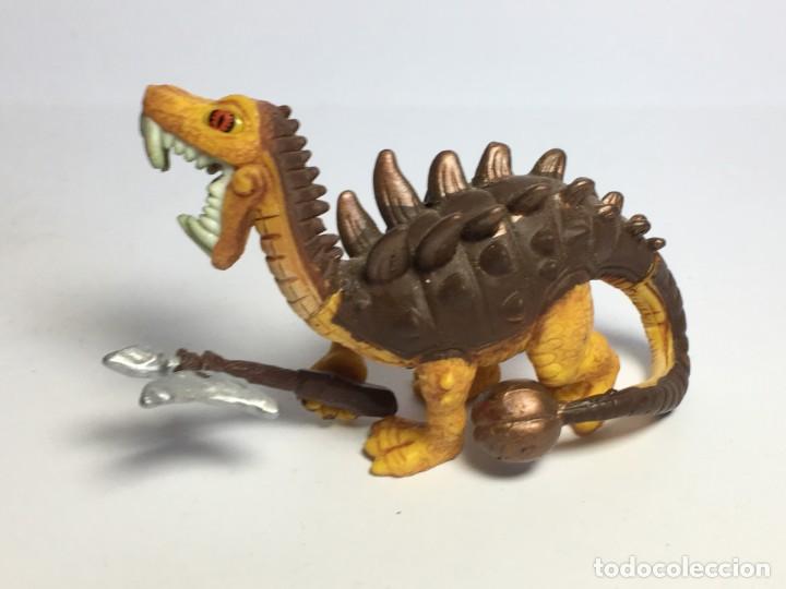 Figuras de goma y PVC: FIGURA DINOSAURIO CON ARMA - Foto 1