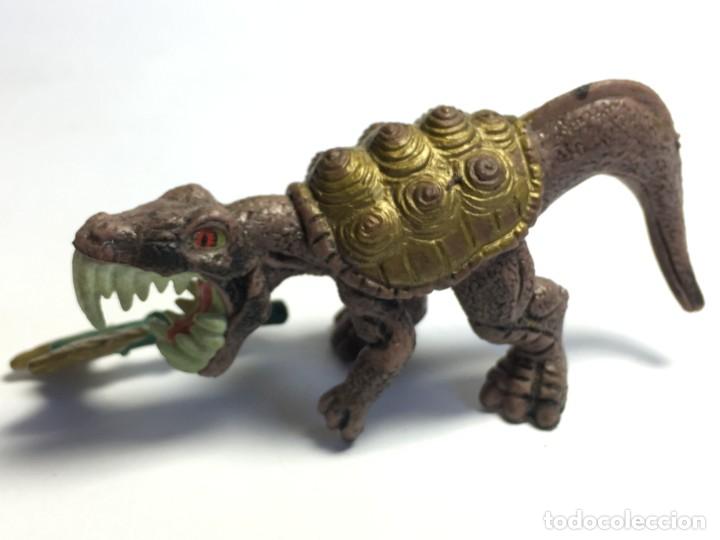 Figuras de goma y PVC: FIGURA DINOSAURIO CON ARMA - Foto 1
