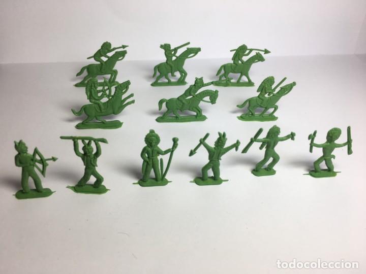 Figuras de goma y PVC: LOTE INDIOS VERDES MONTAPLEX PLANOS - Foto 1