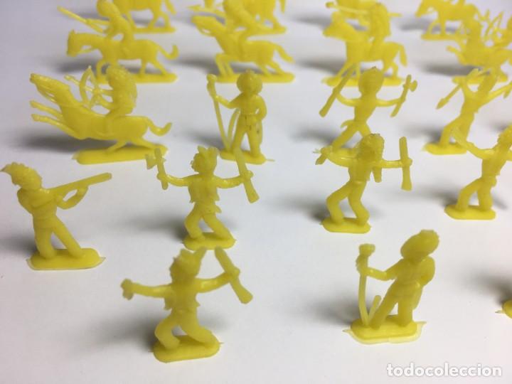 Figuras de goma y PVC: INDIOS AMARILLOS MONTAPLEX - Foto 4