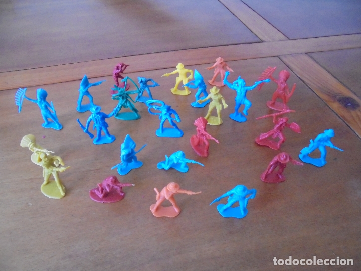 Figuras de Goma y PVC: LOTE DE INDIOS Y VAQUEROS. TODOS LOS DE LA FOTO.